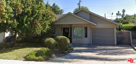Photo of 4930 Garden Grove Avenue, Tarzana, CA 91356 (MLS # 25553117)