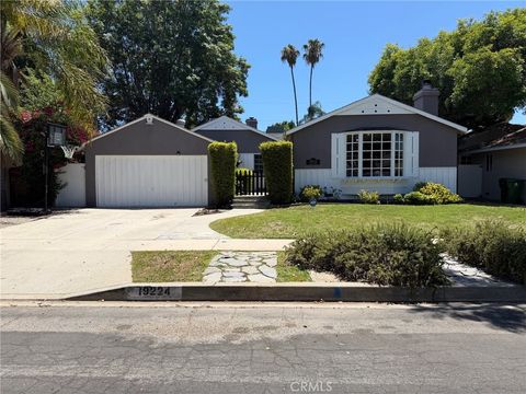 Photo of 19224 Sylvan Street, Tarzana, CA 91335 (MLS # SR26157050)