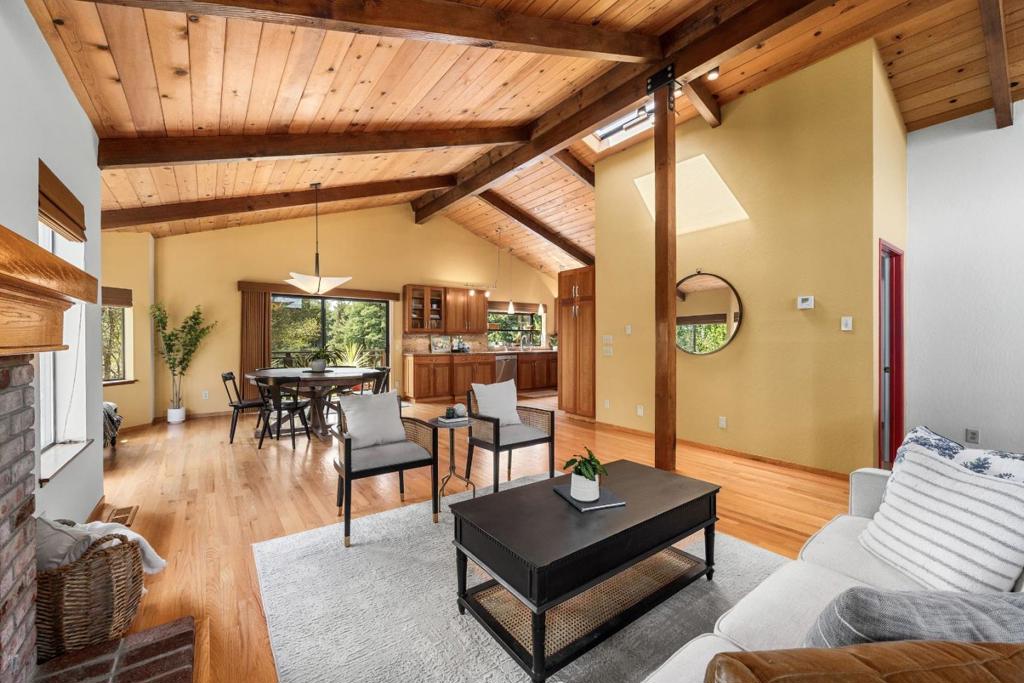 140 Vista Mar Court
