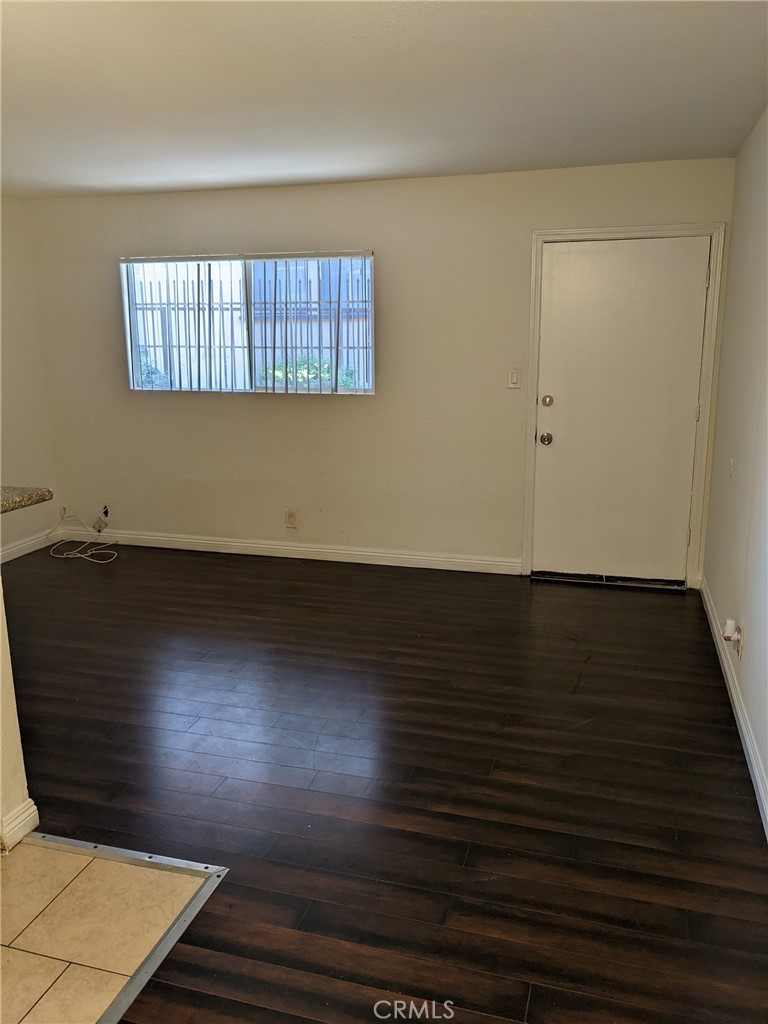 Cozy 1 bed/1 bath lower level apartment in the heart of Long Beach. Close proximity to stores, parks, and the Metro Blue line. Tile flooring the in kitchen and bathroom. Wood laminate flooring in the living room and bedroom. Gated building with onsite laundry room. Landlords pay for water & trash; tenants pay for all other utilities. Pet friendly building. Service animals are welcome!