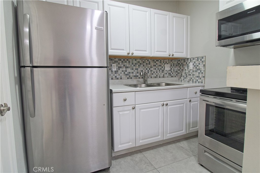 Central Palm Springs (33215) - Residential Lease