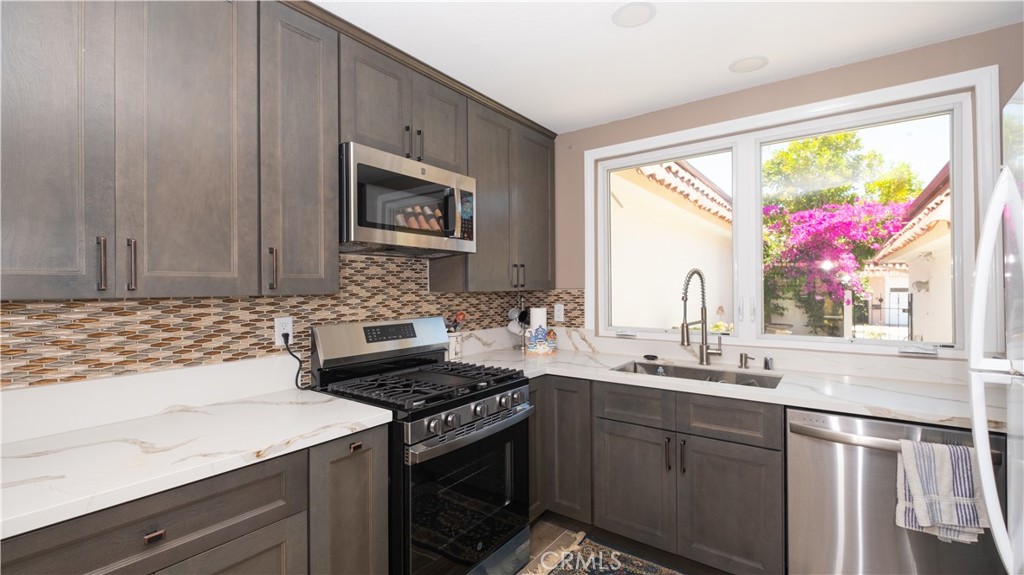 7 Satinwood Way