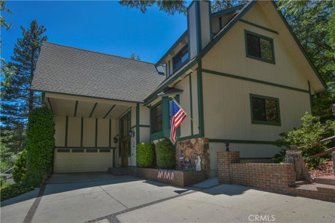 Photo of 26472 Hillcrest LN, Lake Arrowhead, CA 92352 (MLS # IG26195174)