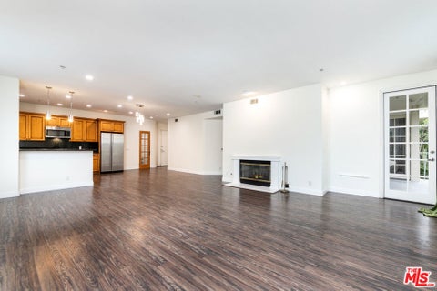Photo of 117 N Gale Drive #306, Beverly Hills, CA 90211 (MLS # 26991711)