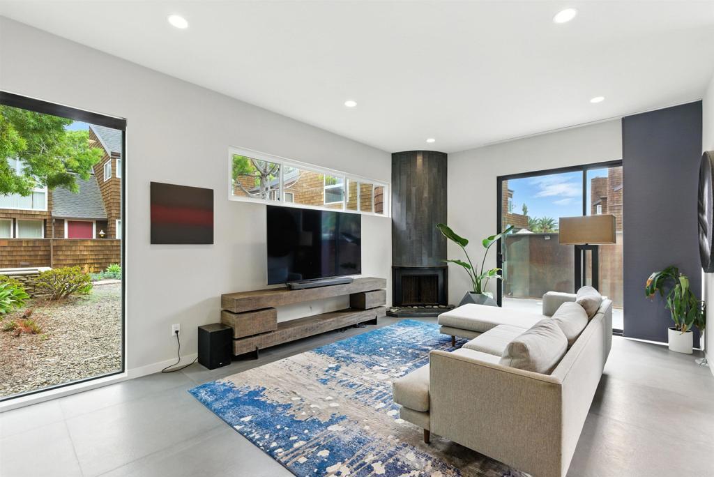 325 S Sierra Ave 11