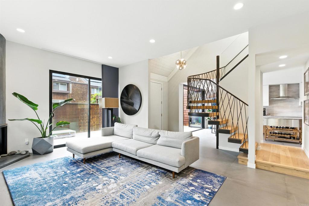 325 S Sierra Ave 11
