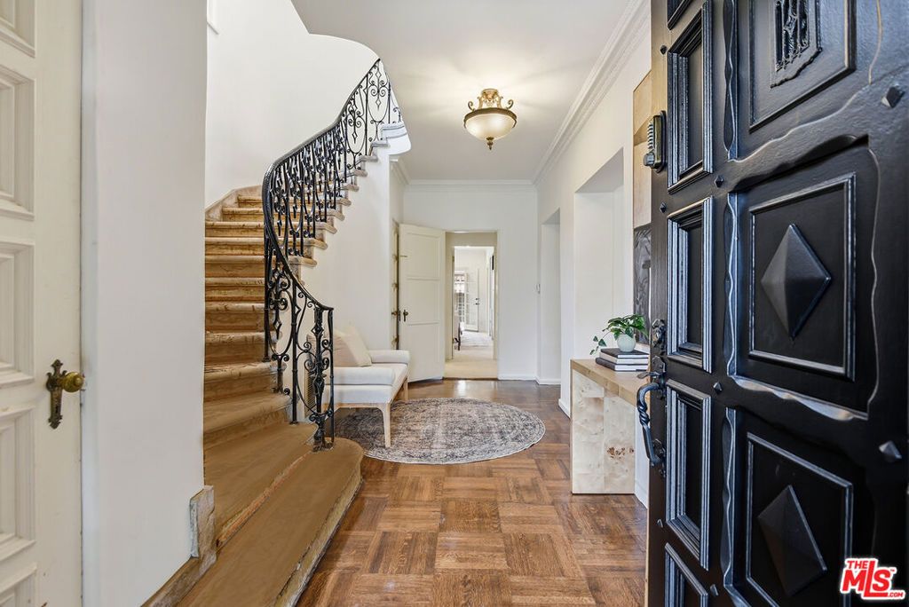 Photo of 108 S Formosa Avenue, Los Angeles, CA 90036 (MLS # 26660371)