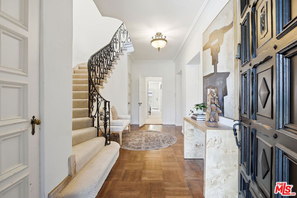 Photo of 108 S Formosa Avenue, Los Angeles, CA 90036 (MLS # 26660371)