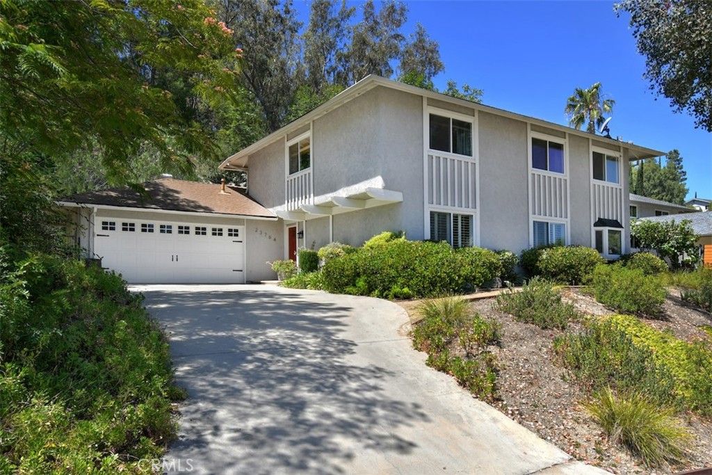 Photo of 23764 Del Cerro CIR, West Hills, CA 91304 (MLS # SR26118702)