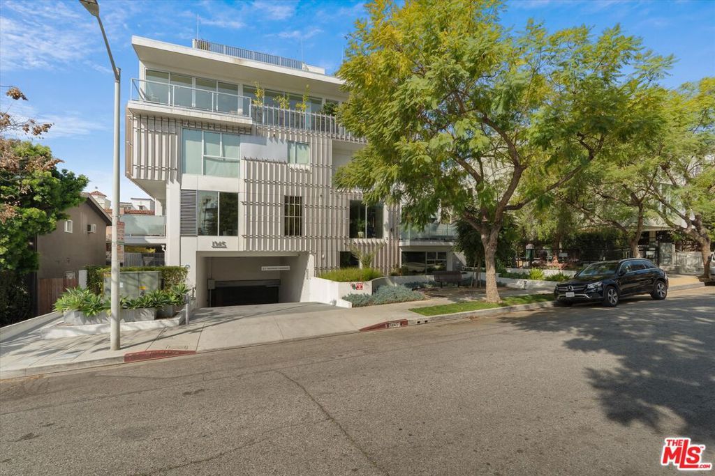 Photo of 1345 Havenhurst Drive #4, West Hollywood, CA 90046 (MLS # 26657521)