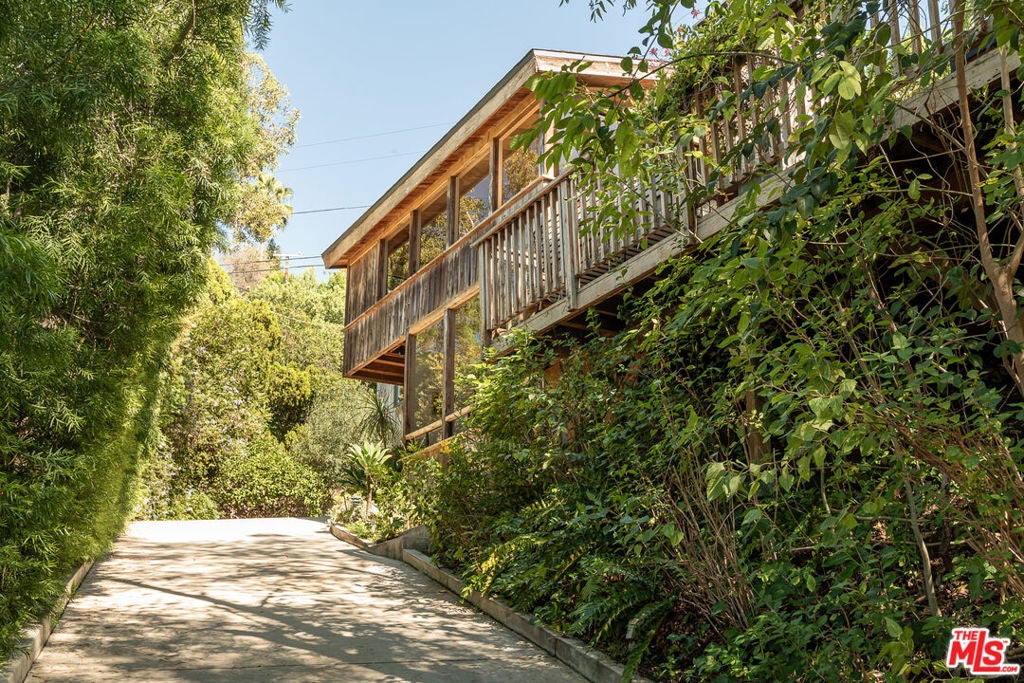 Photo of 4100 Madelia Avenue, Los Angeles, CA 91403 (MLS # 26886221)