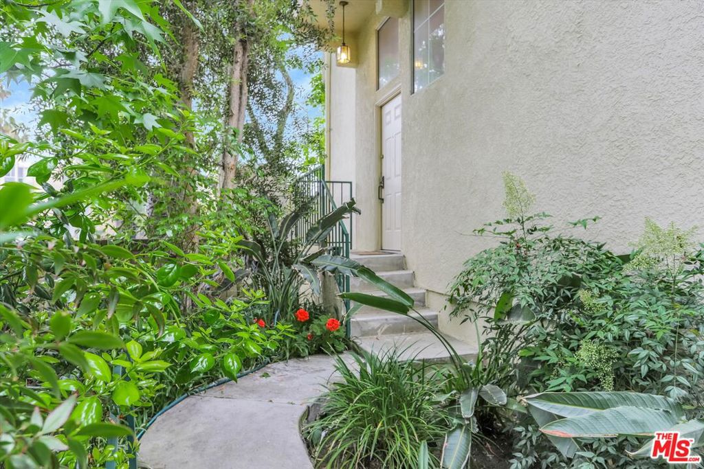 Photo of 5455 Sylmar Avenue #501, Sherman Oaks, CA 91401 (MLS # 26837105)