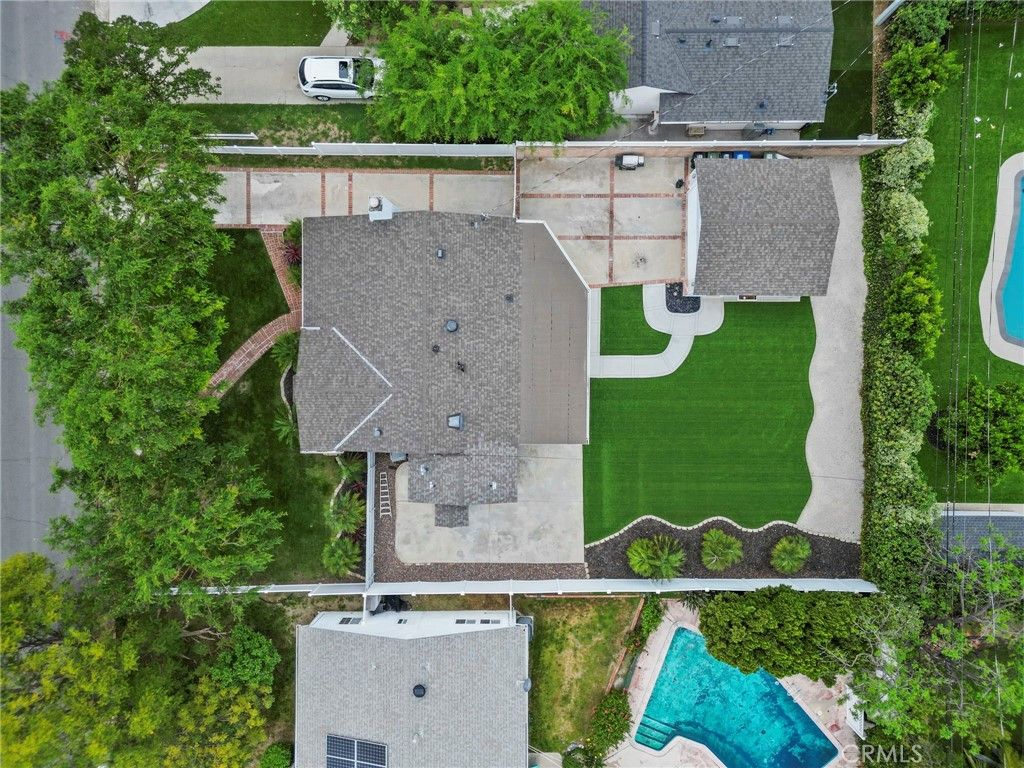 Photo of 22907 Leonora Dr, Woodland Hills, CA 91367 (MLS # SR26067570)