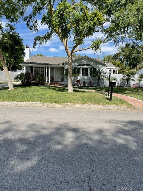 Photo of 22907 Leonora Dr, Woodland Hills, CA 91367 (MLS # SR26067570)