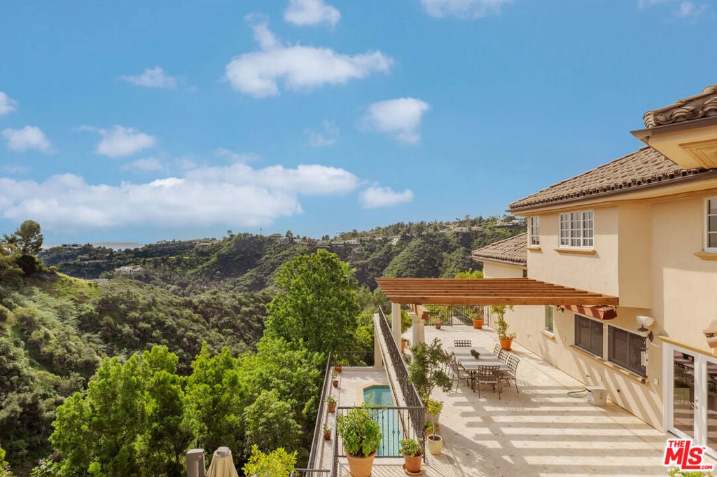 1922 Bel Air Road, Los Angeles CA 90077