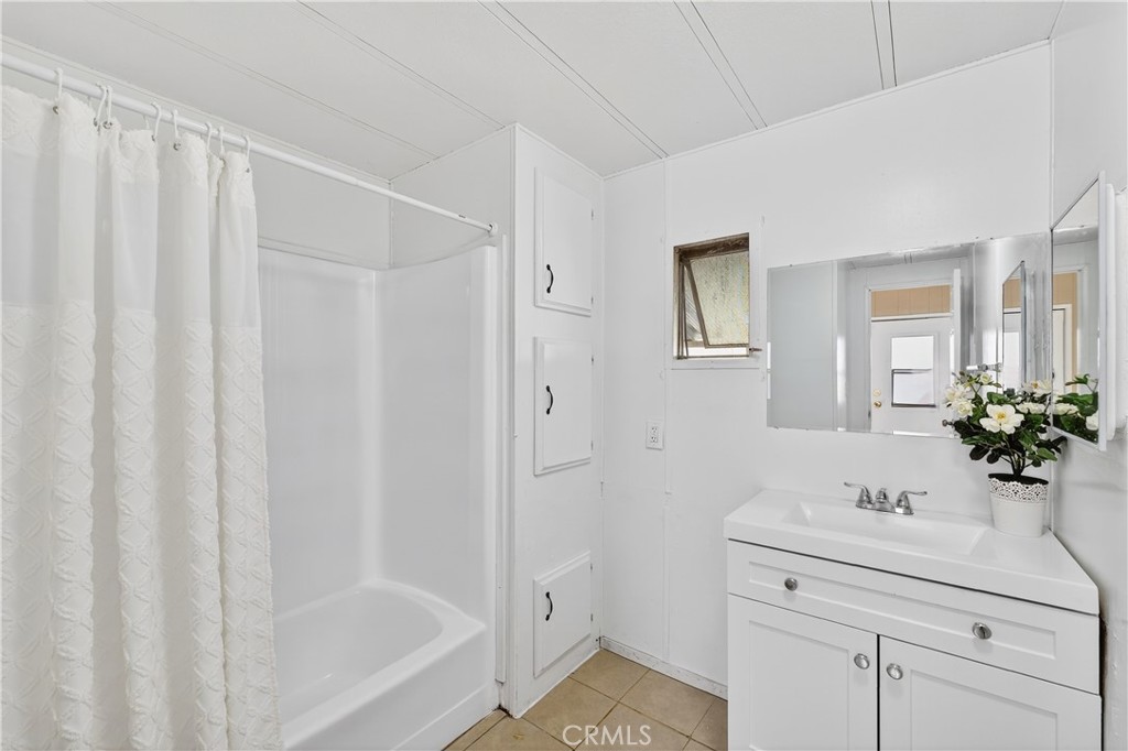 6656 E Rosecrans N12