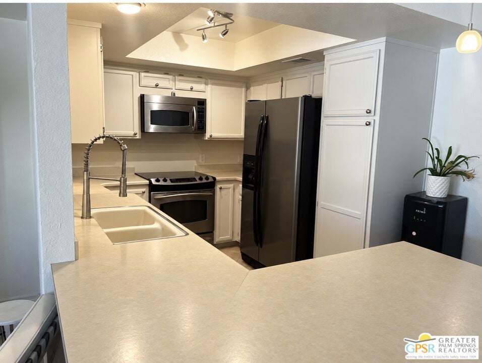 1598 N Kaweah Road 3