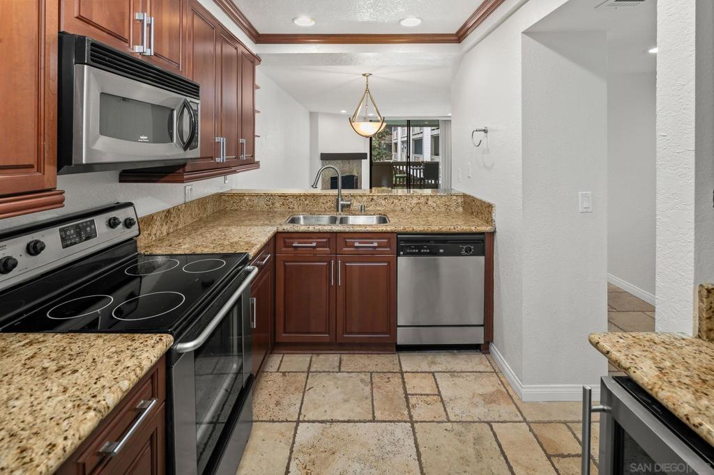 3098 Rue Dorleans 215