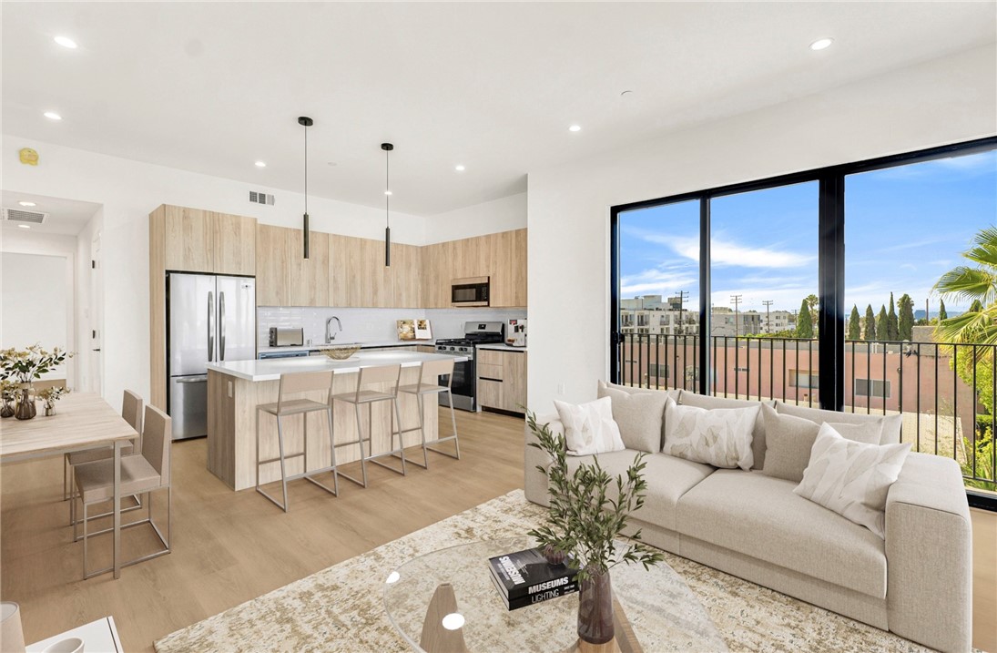 Properties 4 848 N. Hayworth
