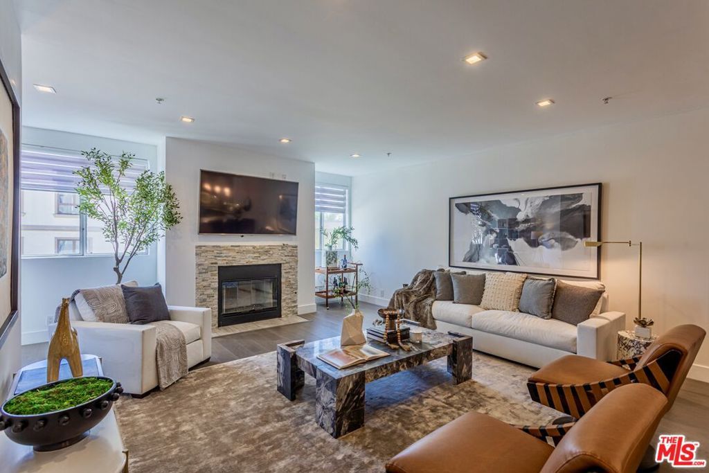 Photo of 120 S Crescent Drive #304, Beverly Hills, CA 90212 (MLS # 26681719)