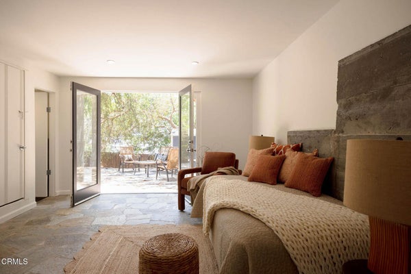 3836 DE LONGPRE AVE, LOS ANGELES, CA 90027 - Image a7ffc1bb7e2c0d7c4e307ae2599ad31e/246103192
