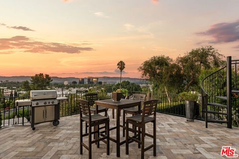 Photo of 5335 Medina Road, Woodland Hills, CA 91364 (MLS # 25589351) Photo of 5335 Medina Road, Woodland Hills, CA 91364 (MLS # 25589351)