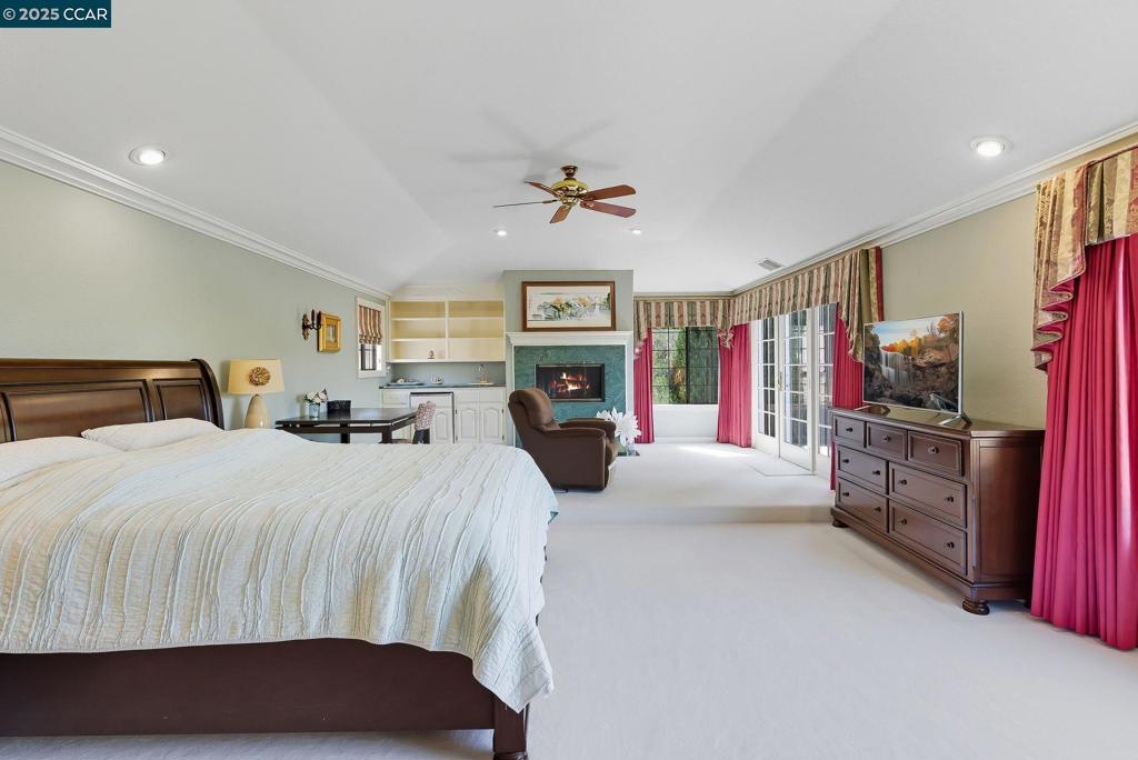 BLACKHAWK C. C. - Residential