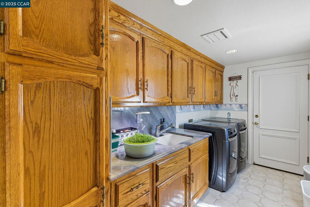 BLACKHAWK C. C. - Residential