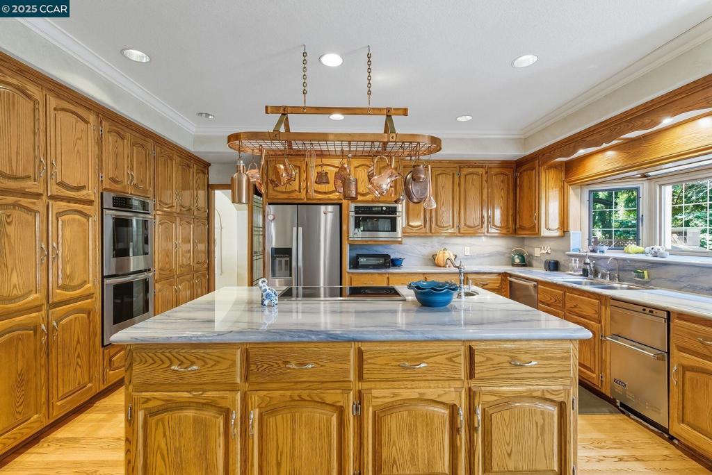 BLACKHAWK C. C. - Residential