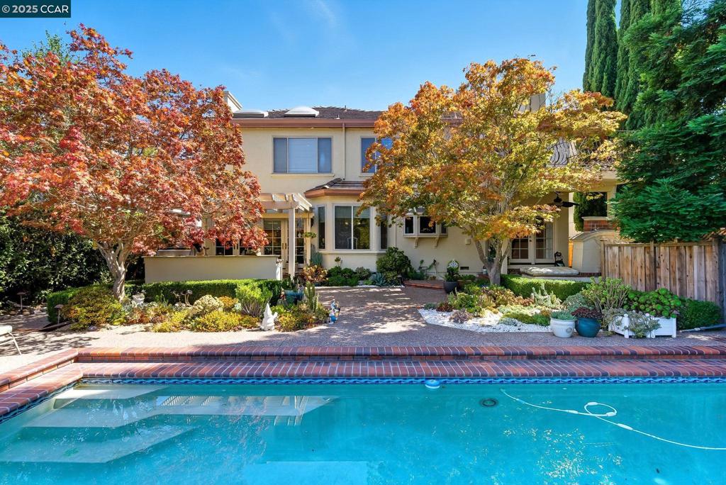BLACKHAWK C. C. - Residential