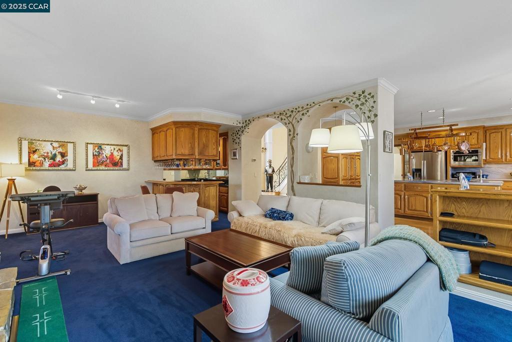 BLACKHAWK C. C. - Residential