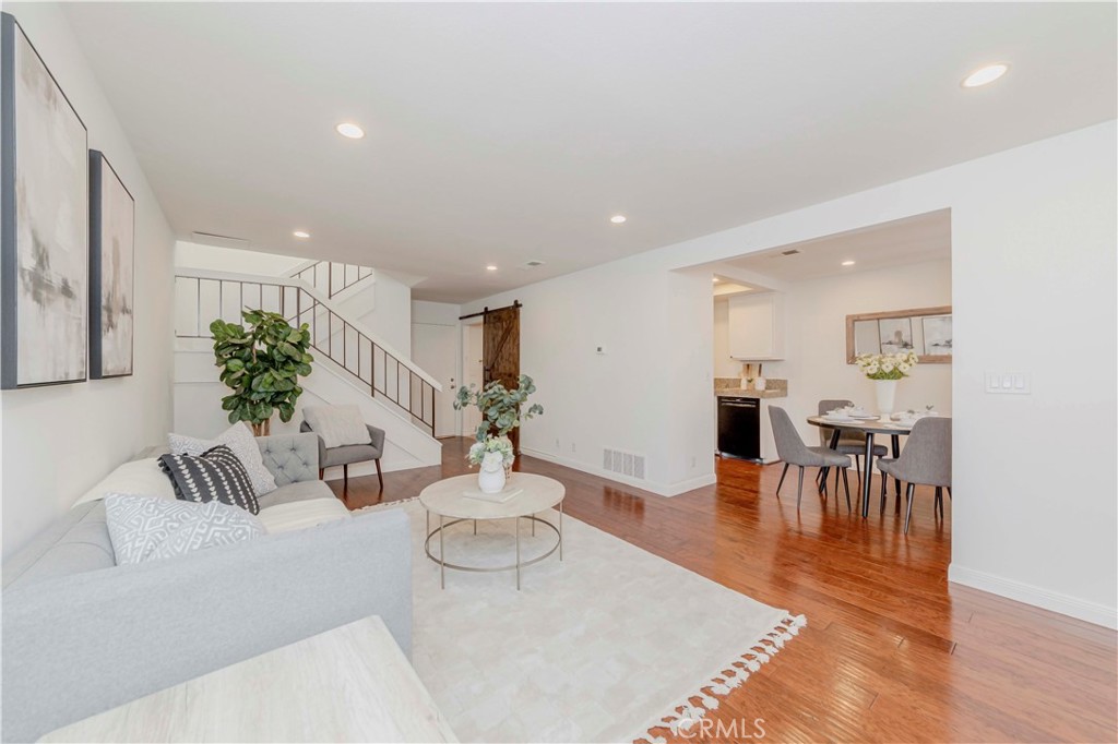 1657 Sherwood Village Circle