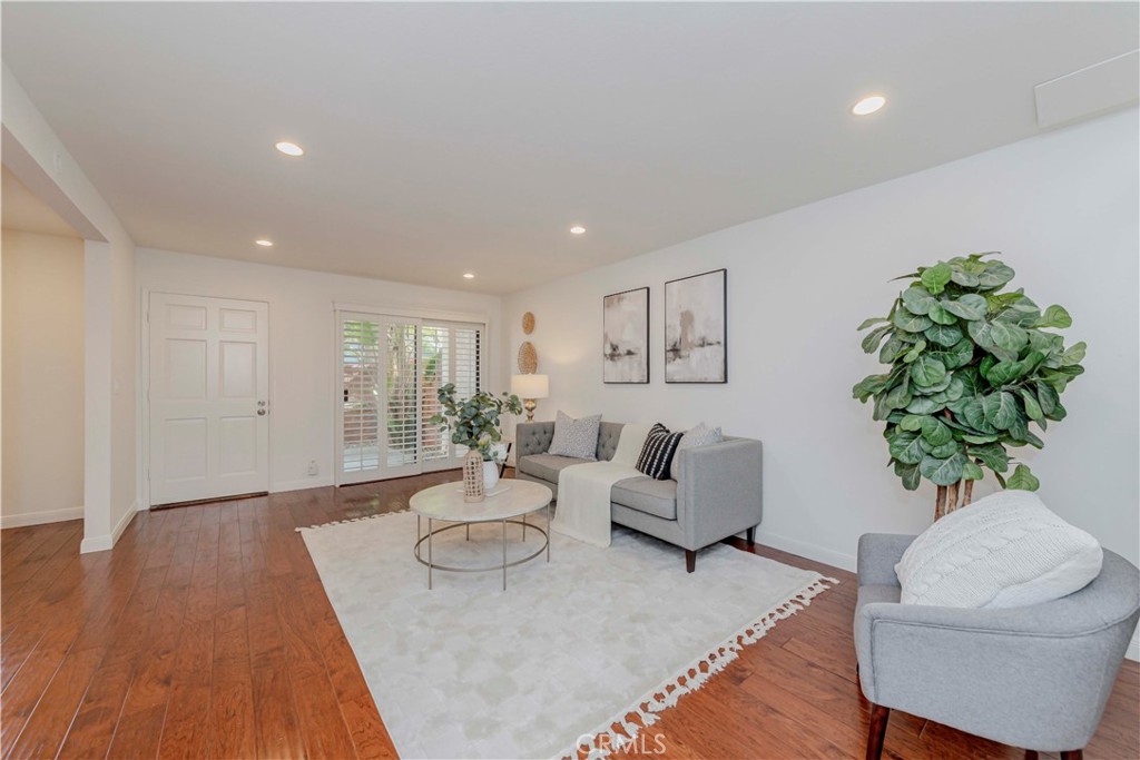 1657 Sherwood Village Circle