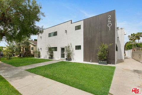 Photo of 2401 S SYCAMORE Avenue #7, Los Angeles, CA 90016 (MLS # 26664171)