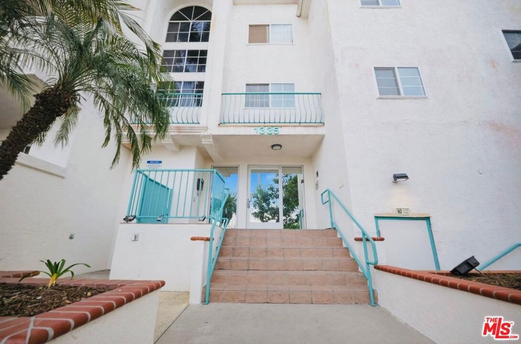Photo of 1335 Newport Avenue #202, Long Beach, CA 90804 (MLS # 26670593)