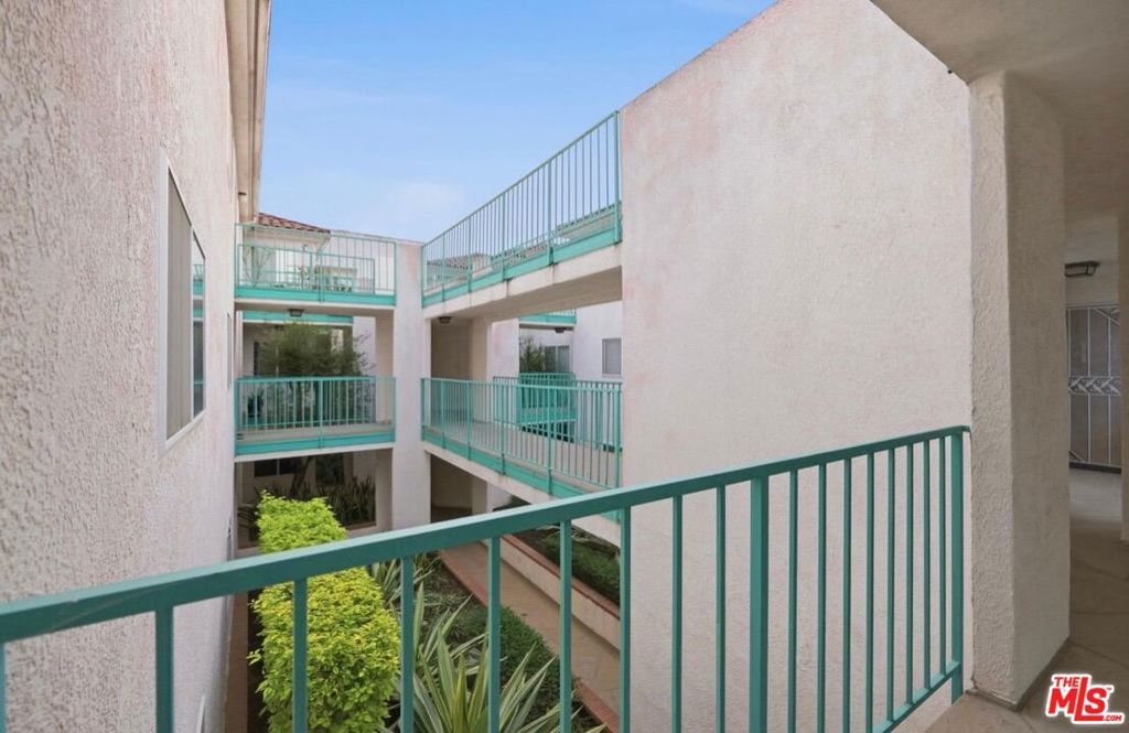 Photo of 1335 Newport Avenue #202, Long Beach, CA 90804 (MLS # 26670593)