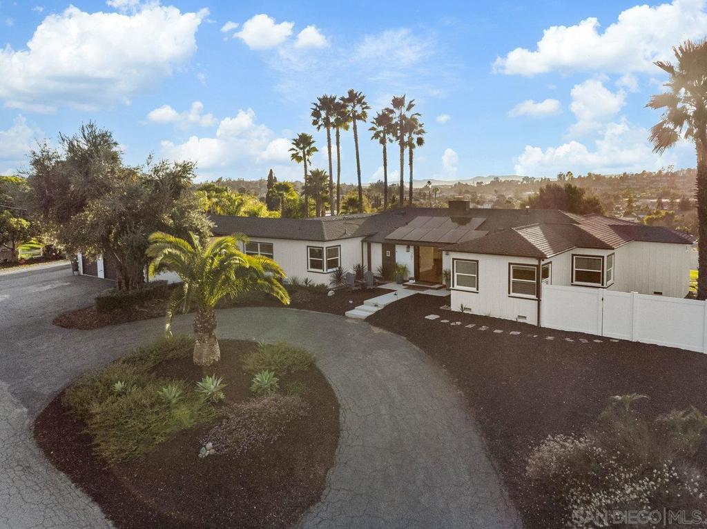 701 E Fallbrook St