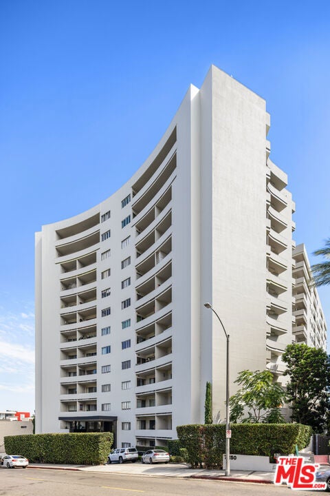 Photo of 7250 Franklin Avenue #616, Los Angeles, CA 90046 (MLS # 26873921)