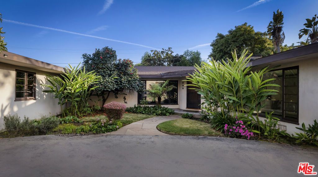 Photo of 2334 S 3rd Avenue, Arcadia, CA 91006 (MLS # 26657843)