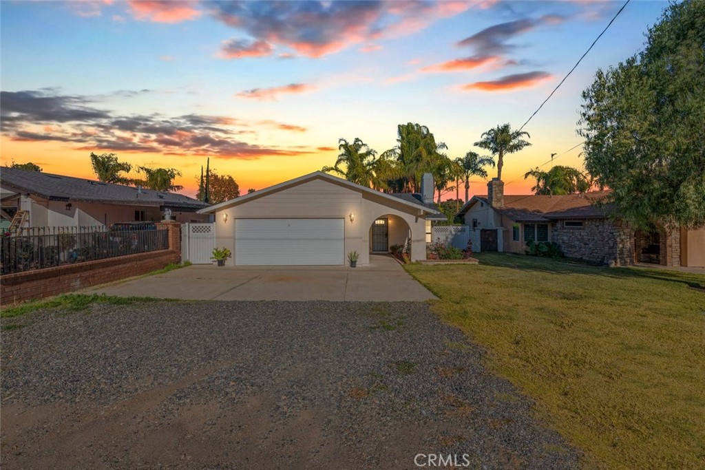21604 Grand