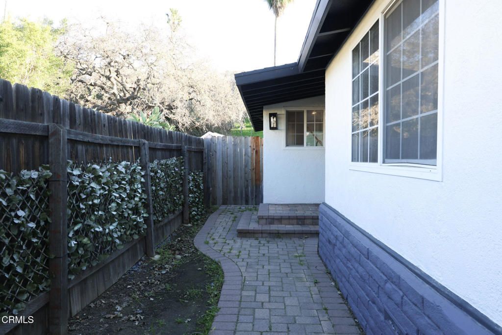 Photo of 628 Paige Lane, Thousand Oaks, CA 91360 (MLS # V1-34027)