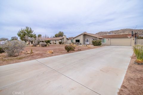 Photo of 20376 Tonawanda Rd, Apple Valley, CA 92307 (MLS # IG26030192)