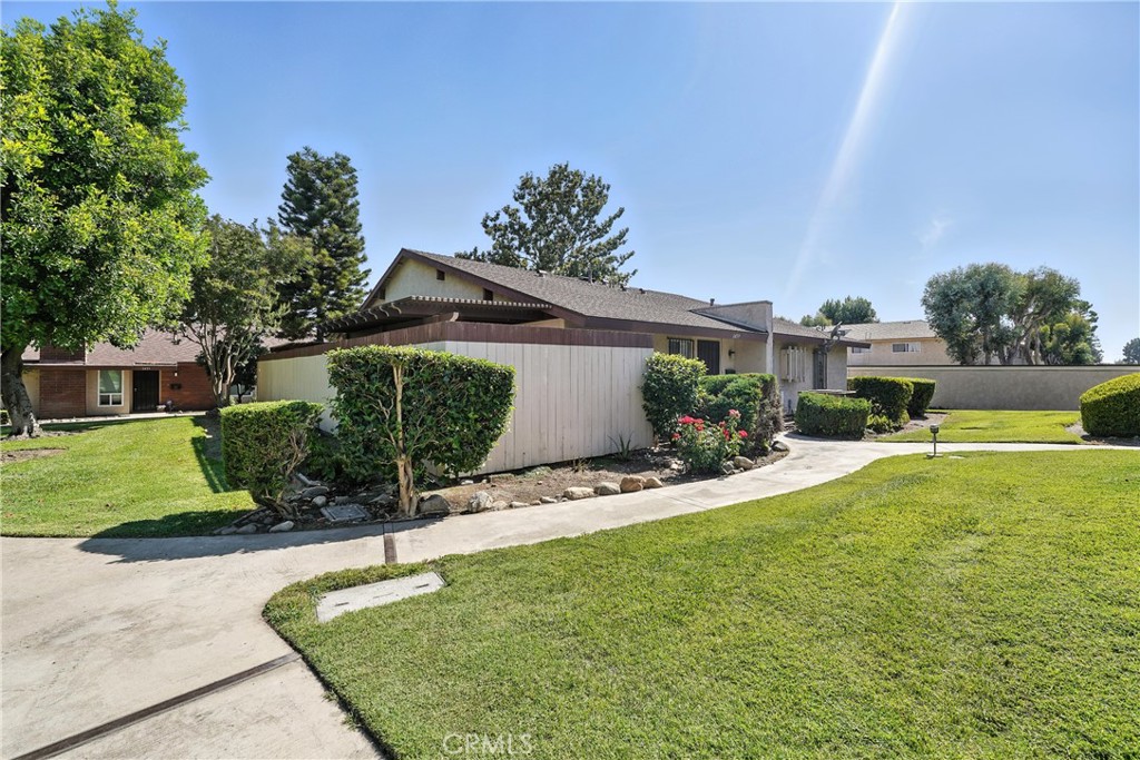 Beautifully Updated Upland Condo – First Time on Market Since 1997
Welcome to this spacious 3-bedroom, 2-bathroom condo in a desirable Upland community. On the market for the first time in over 25 years, this beautifully maintained home features vaulted ceilings, a updated kitchen, updated flooring, and refreshed bathrooms. The open-concept layout provides comfortable living room and dining area while the large private patio is perfect for outdoor relaxation or entertaining. Additional highlights include in-unit laundry and a convenient location near shopping, dining, and major freeways. A rare opportunity to own a turnkey home in a prime location! Schedule your private showing today....