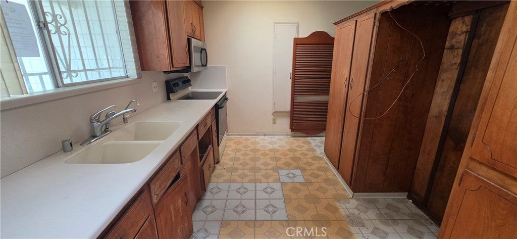 326 E 7th