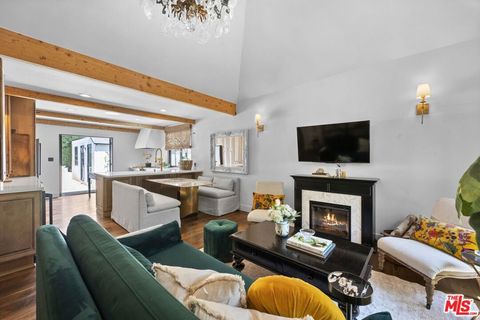 Photo of 8961 Dicks Street, West Hollywood, CA 90069 (MLS # 25592547) Photo of 8961 Dicks Street, West Hollywood, CA 90069 (MLS # 25592547)