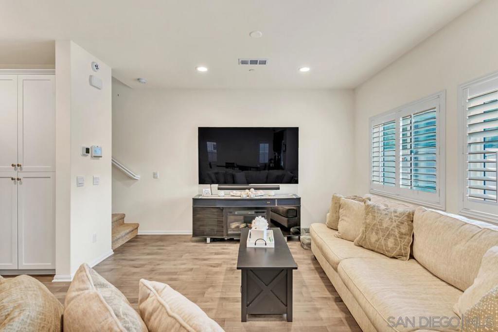 5446 Meridian Pl