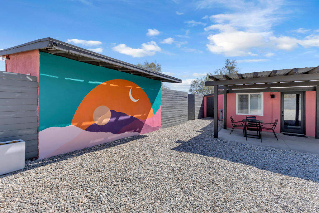 64916 E Broadway