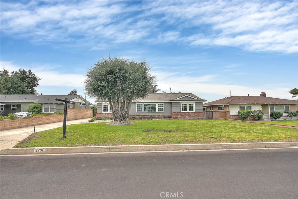 1208 E Mountain View Avenue
