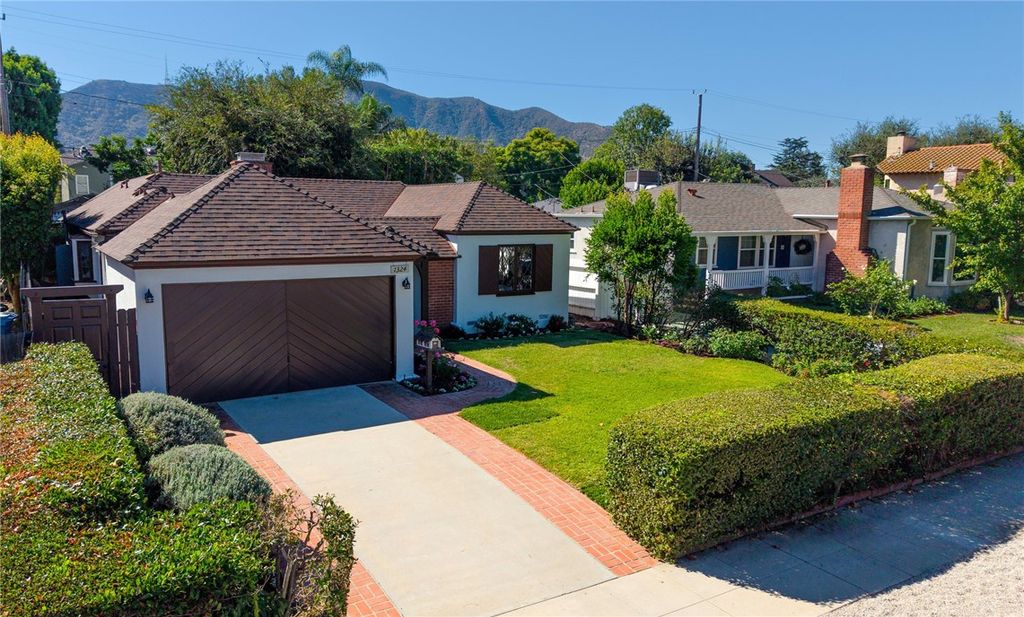 Photo of 1324 W Morningside Dr, Burbank, CA 91506 (MLS # BB25243085)