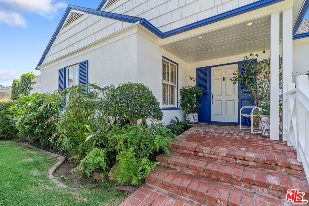 Photo of 11806 Bellagio Road, Los Angeles, CA 90049 (MLS # 26641199)